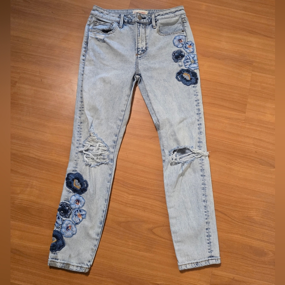 DRIFTWOOD Gizelle Light Blue Jeans with Floral Embroidery Size 25